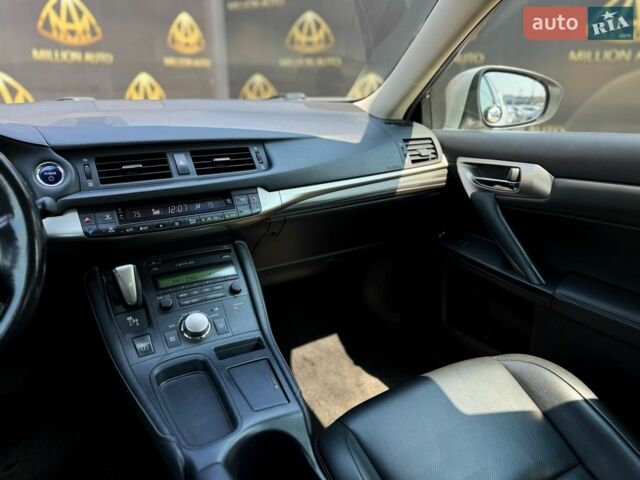 Сірий Лексус СТ, об'ємом двигуна 1.8 л та пробігом 100 тис. км за 13999 $, фото 23 на Automoto.ua