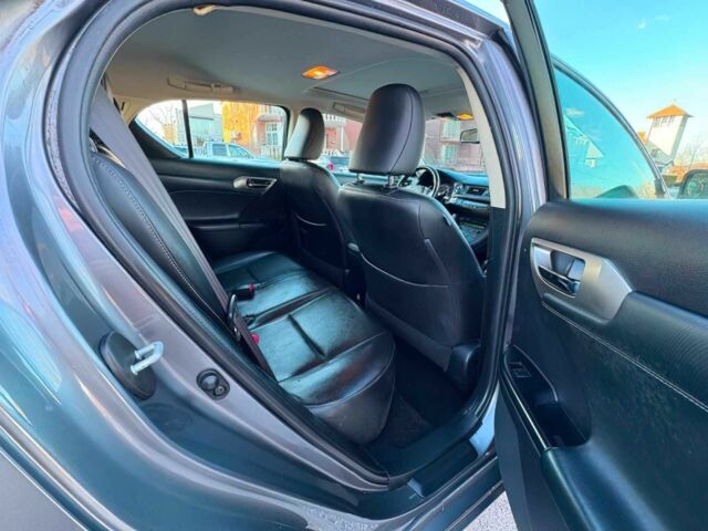 Сірий Лексус СТ, об'ємом двигуна 1.8 л та пробігом 71 тис. км за 5500 $, фото 8 на Automoto.ua