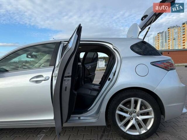 Сірий Лексус СТ, об'ємом двигуна 1.8 л та пробігом 184 тис. км за 12900 $, фото 26 на Automoto.ua