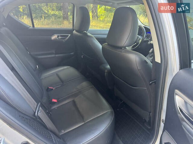 Серый Лексус СТ, объемом двигателя 1.8 л и пробегом 165 тыс. км за 14000 $, фото 20 на Automoto.ua