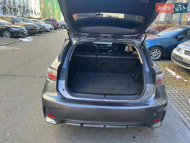 Серый Лексус СТ, объемом двигателя 1.8 л и пробегом 110 тыс. км за 15300 $, фото 11 на Automoto.ua