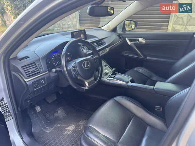 Серый Лексус СТ, объемом двигателя 1.8 л и пробегом 165 тыс. км за 13500 $, фото 18 на Automoto.ua