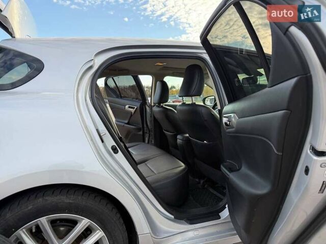 Сірий Лексус СТ, об'ємом двигуна 1.8 л та пробігом 184 тис. км за 12900 $, фото 25 на Automoto.ua