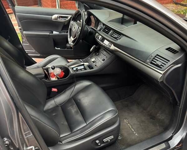 Серый Лексус СТ, объемом двигателя 1.8 л и пробегом 184 тыс. км за 18500 $, фото 13 на Automoto.ua