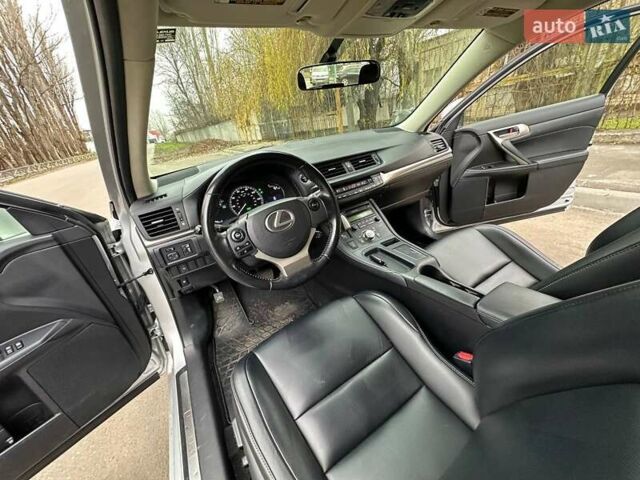 Серый Лексус СТ, объемом двигателя 1.8 л и пробегом 123 тыс. км за 15500 $, фото 13 на Automoto.ua