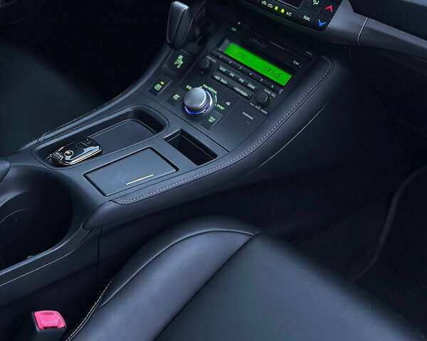 Сірий Лексус СТ, об'ємом двигуна 1.8 л та пробігом 109 тис. км за 14500 $, фото 7 на Automoto.ua