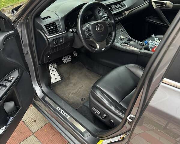 Серый Лексус СТ, объемом двигателя 1.8 л и пробегом 184 тыс. км за 18500 $, фото 15 на Automoto.ua