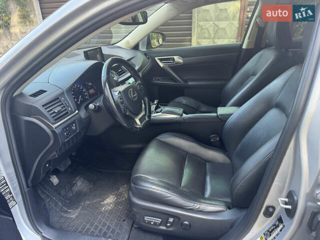 Серый Лексус СТ, объемом двигателя 1.8 л и пробегом 165 тыс. км за 13000 $, фото 17 на Automoto.ua