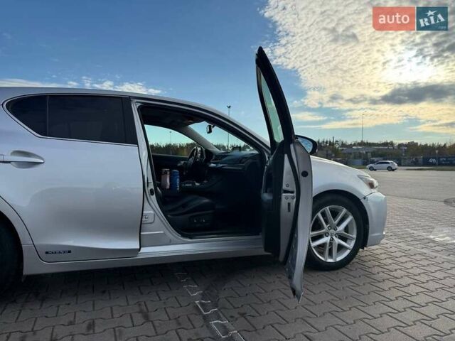 Сірий Лексус СТ, об'ємом двигуна 1.8 л та пробігом 184 тис. км за 12900 $, фото 24 на Automoto.ua