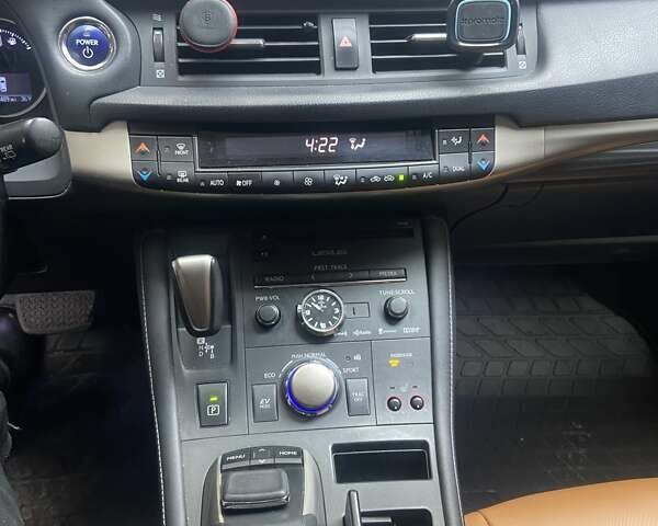 Серый Лексус СТ, объемом двигателя 1.8 л и пробегом 148 тыс. км за 16300 $, фото 13 на Automoto.ua