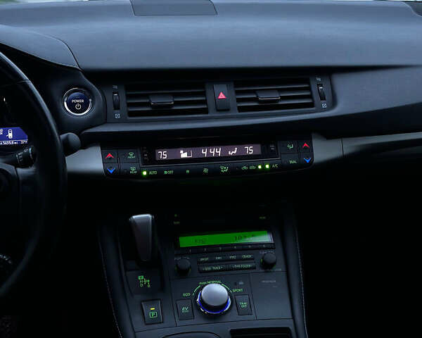 Сірий Лексус СТ, об'ємом двигуна 1.8 л та пробігом 109 тис. км за 14500 $, фото 6 на Automoto.ua