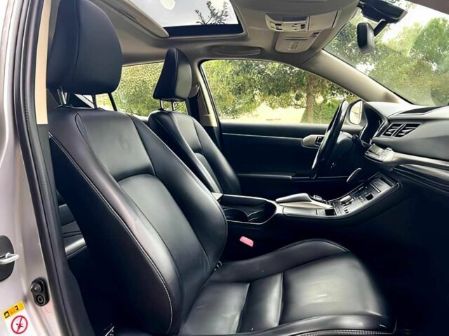 Сірий Лексус СТ, об'ємом двигуна 0 л та пробігом 118 тис. км за 6000 $, фото 10 на Automoto.ua