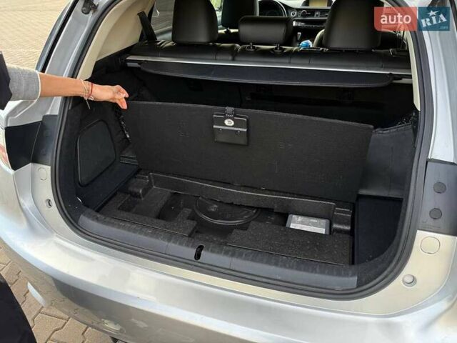 Сірий Лексус СТ, об'ємом двигуна 1.8 л та пробігом 184 тис. км за 12900 $, фото 40 на Automoto.ua