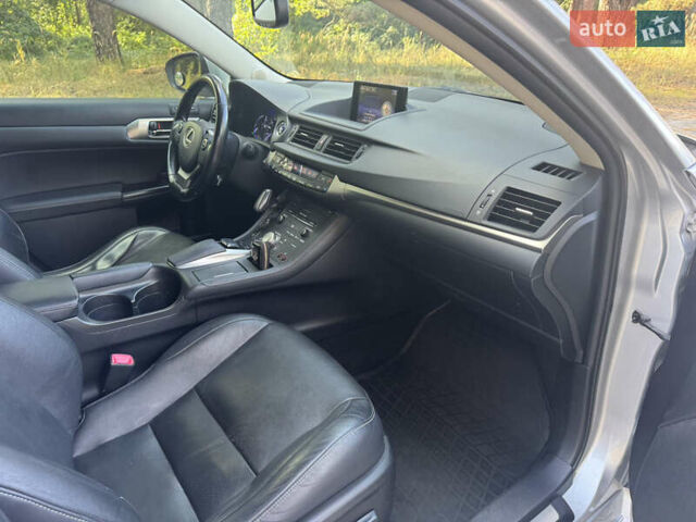 Серый Лексус СТ, объемом двигателя 1.8 л и пробегом 165 тыс. км за 14000 $, фото 21 на Automoto.ua