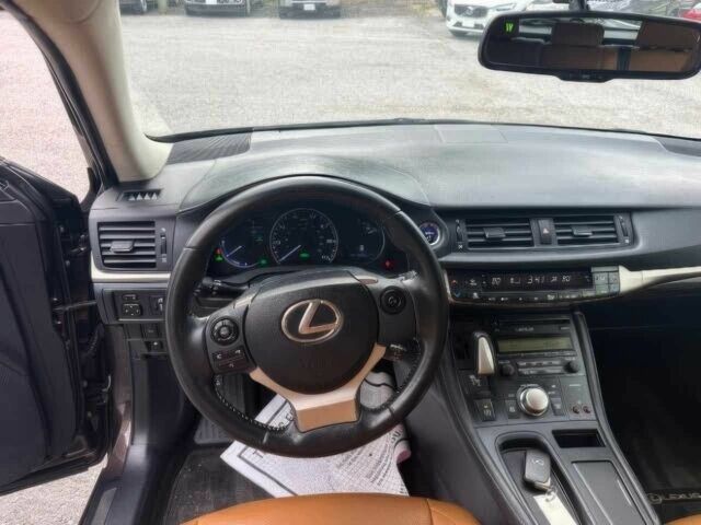 Сірий Лексус СТ, об'ємом двигуна 1.8 л та пробігом 74 тис. км за 5500 $, фото 10 на Automoto.ua