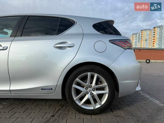 Сірий Лексус СТ, об'ємом двигуна 1.8 л та пробігом 184 тис. км за 12900 $, фото 16 на Automoto.ua