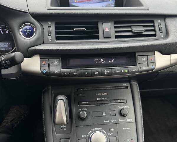 Серый Лексус СТ, объемом двигателя 1.8 л и пробегом 184 тыс. км за 18500 $, фото 21 на Automoto.ua