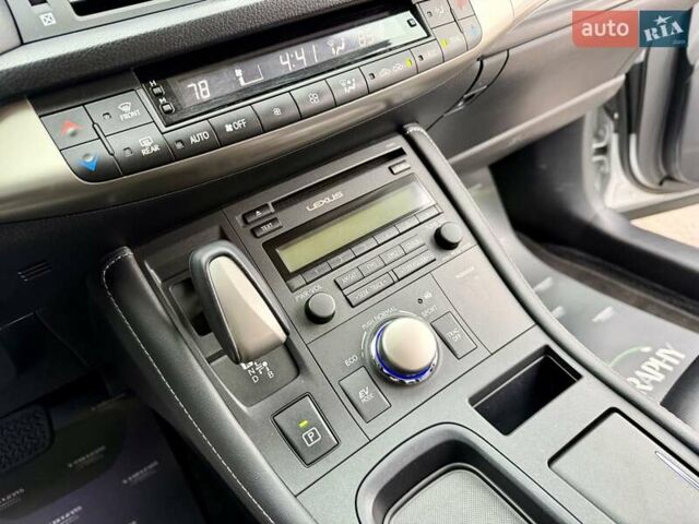 Сірий Лексус СТ, об'ємом двигуна 1.8 л та пробігом 158 тис. км за 13900 $, фото 32 на Automoto.ua