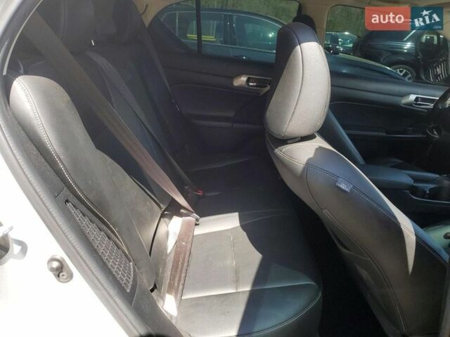 Сірий Лексус СТ, об'ємом двигуна 0 л та пробігом 71 тис. км за 2500 $, фото 9 на Automoto.ua