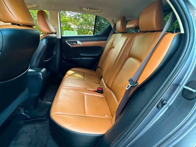Сірий Лексус СТ, об'ємом двигуна 1.8 л та пробігом 75 тис. км за 4903 $, фото 12 на Automoto.ua