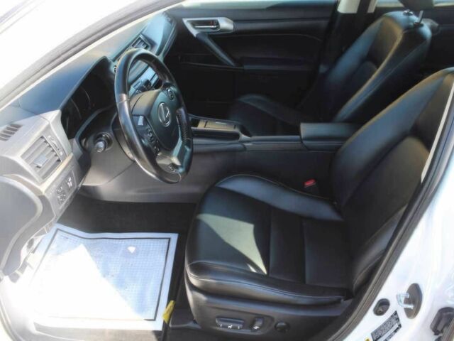 Сірий Лексус СТ, об'ємом двигуна 1.8 л та пробігом 53 тис. км за 8000 $, фото 6 на Automoto.ua