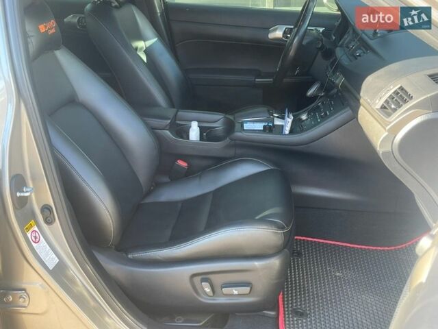 Сірий Лексус СТ, об'ємом двигуна 1.8 л та пробігом 110 тис. км за 16200 $, фото 18 на Automoto.ua