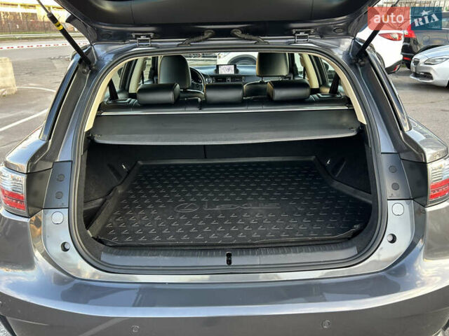 Серый Лексус СТ, объемом двигателя 1.8 л и пробегом 117 тыс. км за 15999 $, фото 29 на Automoto.ua