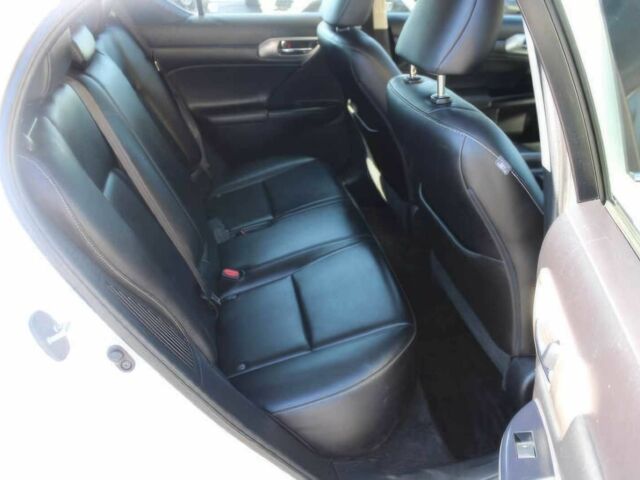 Сірий Лексус СТ, об'ємом двигуна 1.8 л та пробігом 53 тис. км за 8000 $, фото 8 на Automoto.ua