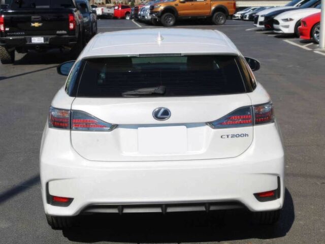 Сірий Лексус СТ, об'ємом двигуна 1.8 л та пробігом 53 тис. км за 8000 $, фото 4 на Automoto.ua