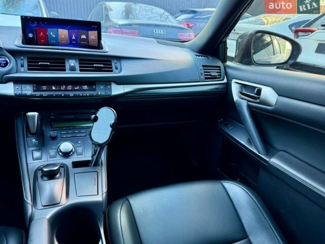 Серый Лексус СТ, объемом двигателя 1.8 л и пробегом 99 тыс. км за 16500 $, фото 22 на Automoto.ua