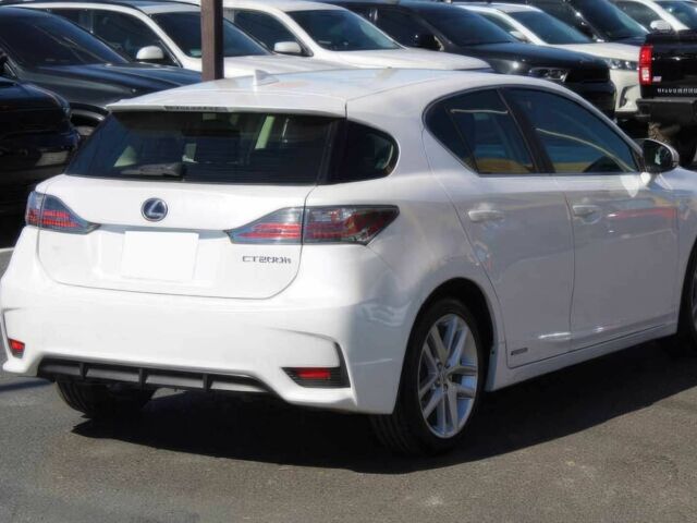 Сірий Лексус СТ, об'ємом двигуна 1.8 л та пробігом 53 тис. км за 8000 $, фото 3 на Automoto.ua