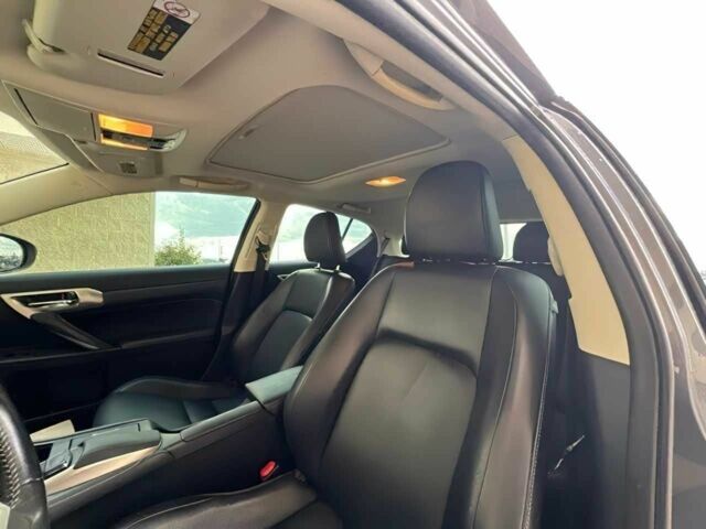 Сірий Лексус СТ, об'ємом двигуна 1.8 л та пробігом 89 тис. км за 4900 $, фото 7 на Automoto.ua