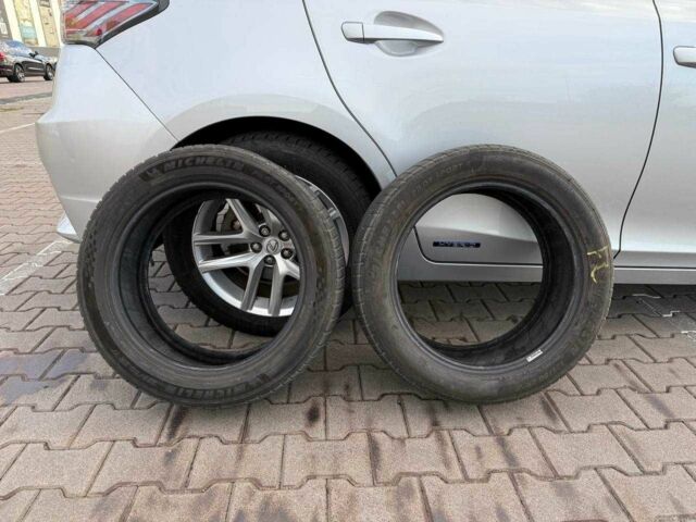 Сірий Лексус СТ, об'ємом двигуна 1.8 л та пробігом 184 тис. км за 12900 $, фото 22 на Automoto.ua