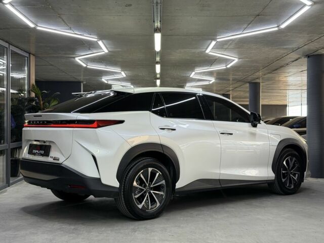 Белый Лексус Другая, объемом двигателя 0 л и пробегом 9 тыс. км за 41900 $, фото 10 на Automoto.ua