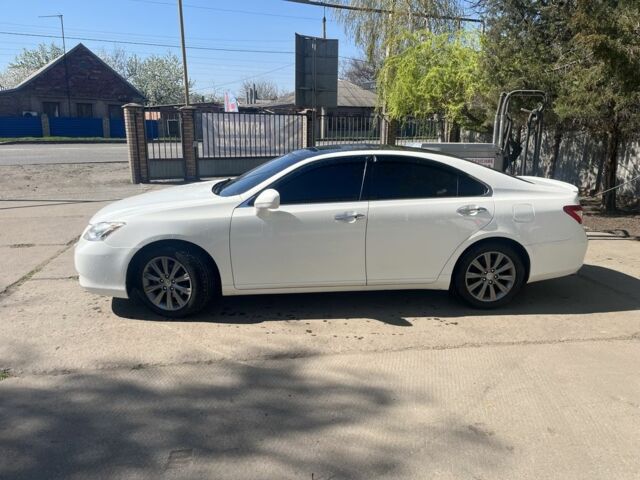 Белый Лексус ЕС, объемом двигателя 3.5 л и пробегом 285 тыс. км за 11100 $, фото 1 на Automoto.ua