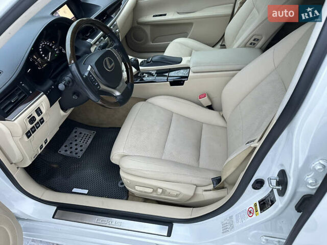 Белый Лексус ЕС, объемом двигателя 3.44 л и пробегом 189 тыс. км за 16500 $, фото 8 на Automoto.ua