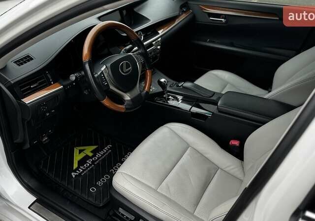 Белый Лексус ЕС, объемом двигателя 2.5 л и пробегом 178 тыс. км за 16500 $, фото 14 на Automoto.ua