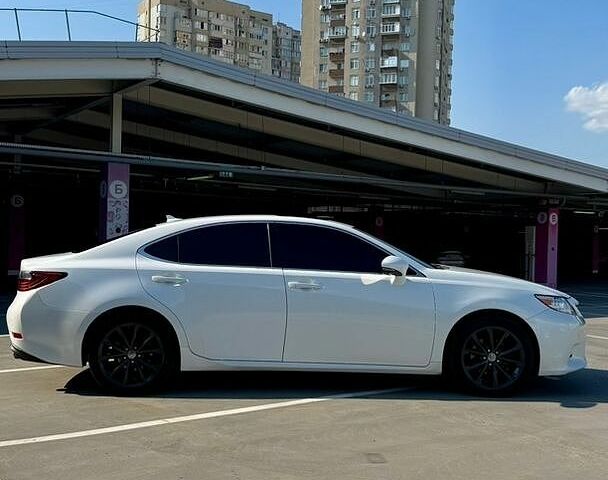 Белый Лексус ЕС, объемом двигателя 3.46 л и пробегом 285 тыс. км за 15800 $, фото 3 на Automoto.ua