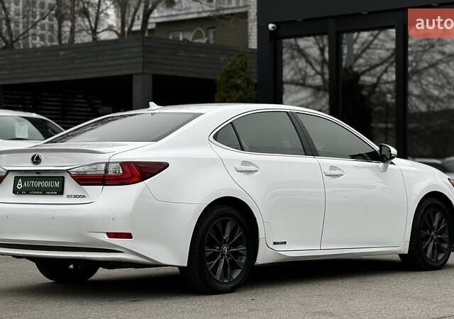 Белый Лексус ЕС, объемом двигателя 2.5 л и пробегом 178 тыс. км за 16500 $, фото 6 на Automoto.ua