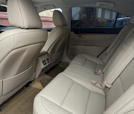 Белый Лексус ЕС, объемом двигателя 3.5 л и пробегом 186 тыс. км за 17900 $, фото 6 на Automoto.ua