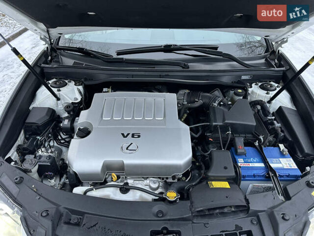 Белый Лексус ЕС, объемом двигателя 3.44 л и пробегом 189 тыс. км за 16500 $, фото 22 на Automoto.ua