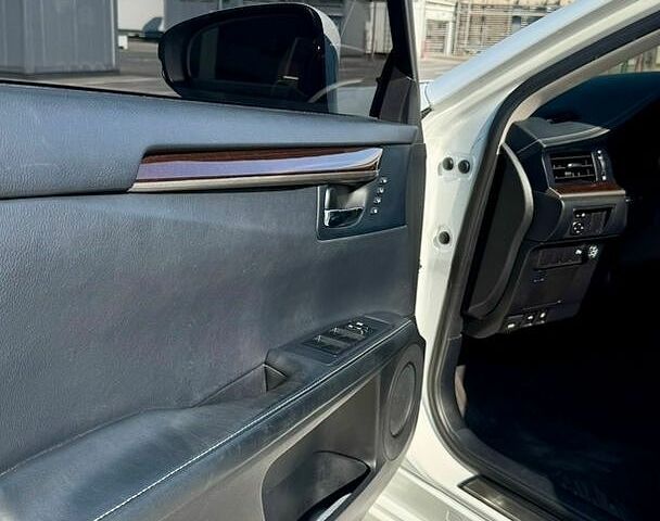 Белый Лексус ЕС, объемом двигателя 3.46 л и пробегом 285 тыс. км за 15800 $, фото 8 на Automoto.ua