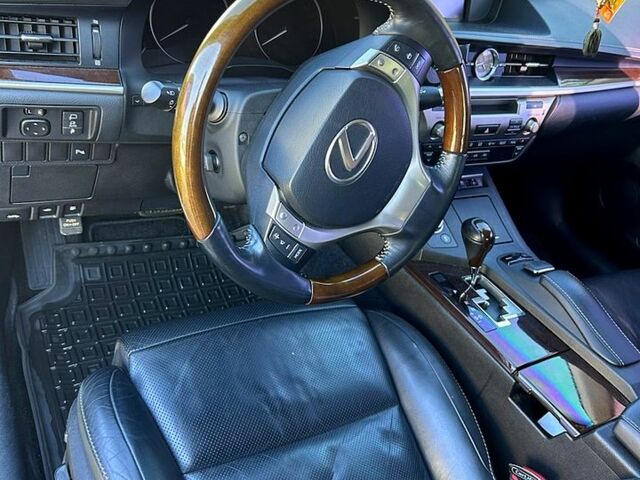 Білий Лексус ЕС, об'ємом двигуна 35 л та пробігом 150 тис. км за 17000 $, фото 3 на Automoto.ua