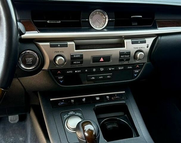 Белый Лексус ЕС, объемом двигателя 3.46 л и пробегом 285 тыс. км за 15800 $, фото 13 на Automoto.ua