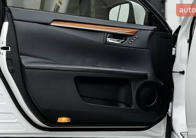 Белый Лексус ЕС, объемом двигателя 2.5 л и пробегом 178 тыс. км за 16500 $, фото 10 на Automoto.ua