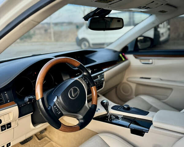 Білий Лексус ЕС, об'ємом двигуна 2.49 л та пробігом 155 тис. км за 16000 $, фото 6 на Automoto.ua