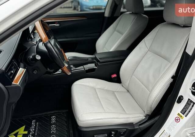 Белый Лексус ЕС, объемом двигателя 2.5 л и пробегом 178 тыс. км за 16500 $, фото 15 на Automoto.ua