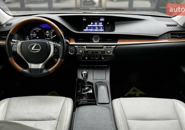 Белый Лексус ЕС, объемом двигателя 2.5 л и пробегом 178 тыс. км за 16500 $, фото 24 на Automoto.ua
