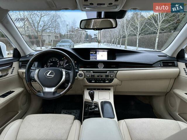 Белый Лексус ЕС, объемом двигателя 3.44 л и пробегом 189 тыс. км за 16500 $, фото 17 на Automoto.ua