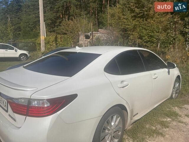 Белый Лексус ЕС, объемом двигателя 2.5 л и пробегом 232 тыс. км за 12000 $, фото 1 на Automoto.ua